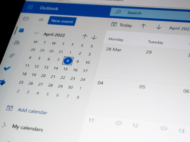 Календарь Outlook на экране